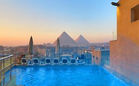 Pyramid Front Hotel